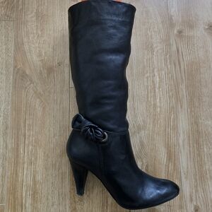 LEATHER "Sonora"  Pull-on Heeled Boots by Arturo Chiang Made in Brazil